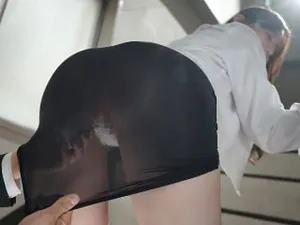 Tôi muốn xem liệu có ai có thể làm tôi hài lòng không. "Gần đây rất phổ biến Tumblr top cô gái trẻ Xiaoniaojiang tiếp viên hàng không đồng phục thủ dâm lụa đen dầu footjob nữ top